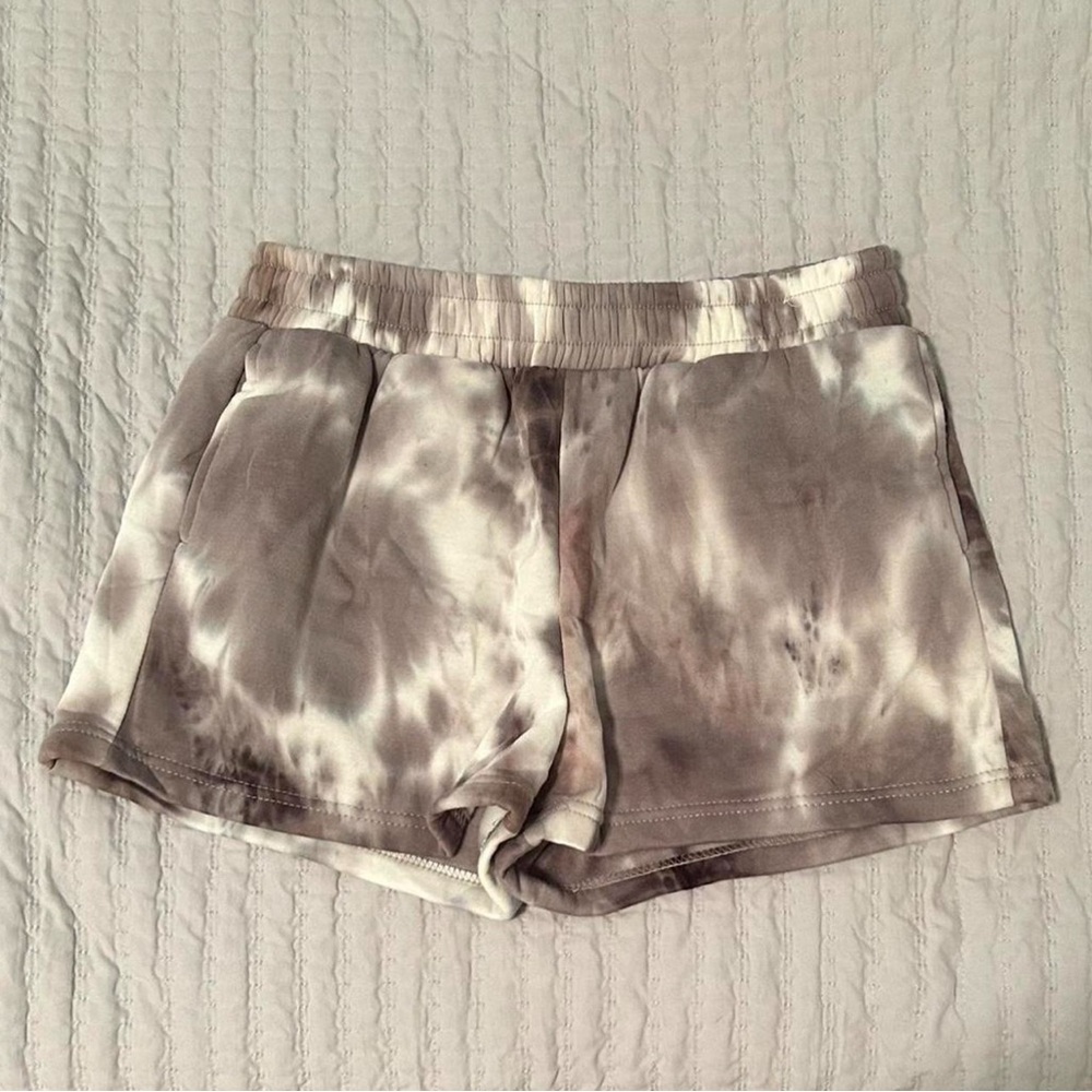 Teen’s M comfy brown and cream tie-dye shorts